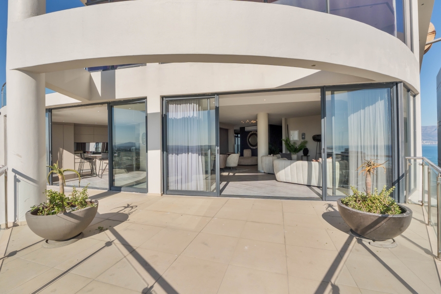 4 Bedroom Property for Sale in Bloubergstrand Western Cape